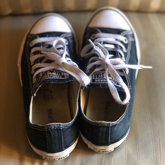Converse Low Top Black and White Size 2 - Picture 2 of 6